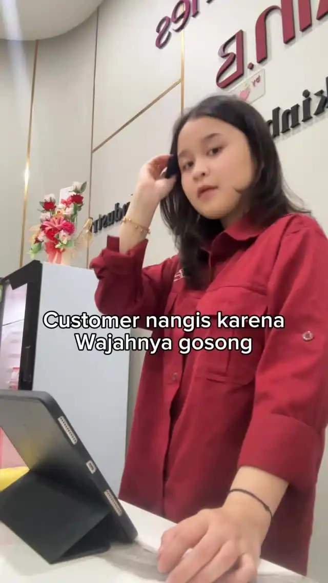 Mulai sekarang kalau aktivitas diluar ruangan jangan lupa pakai sunscreen ya biar gak gosong